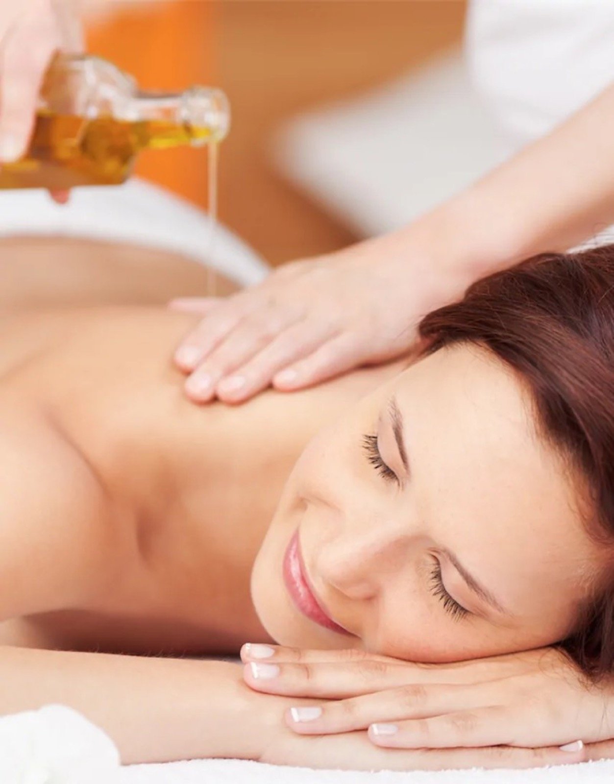 Wellness massage with warm oil — deep relaxation at Ocean Tantra Denia